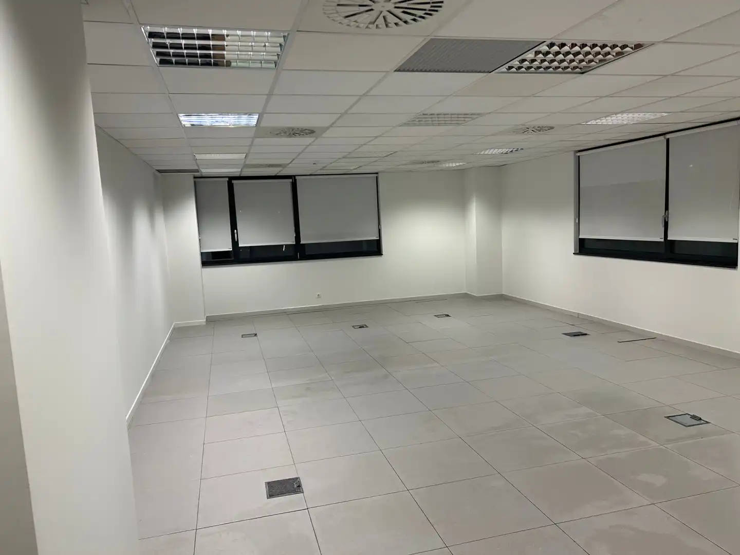 Office space with lift to rent in Polígono Parque Empresarial la Muga 3A, imagen 6