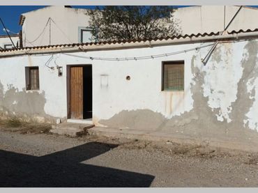 Casa amb jardí en venda a Calle los Molinas