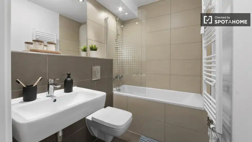 Bathroom of Flat for share in Colmenar de Oreja  with Air Conditioner, Terrace and Furnished