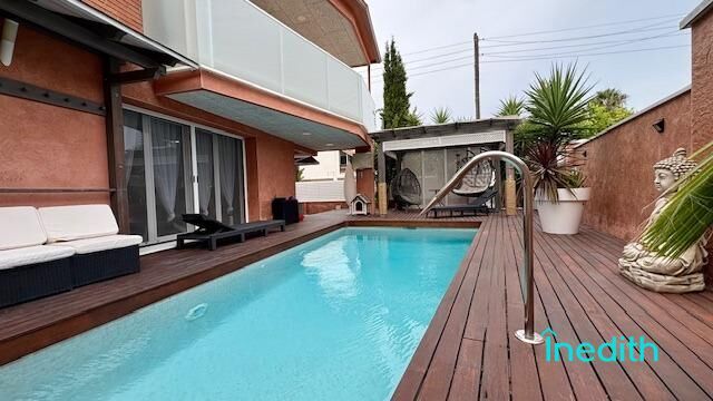 Swimming pool of House or chalet for sale in Cunit  with Air Conditioner, Heating and Private garden