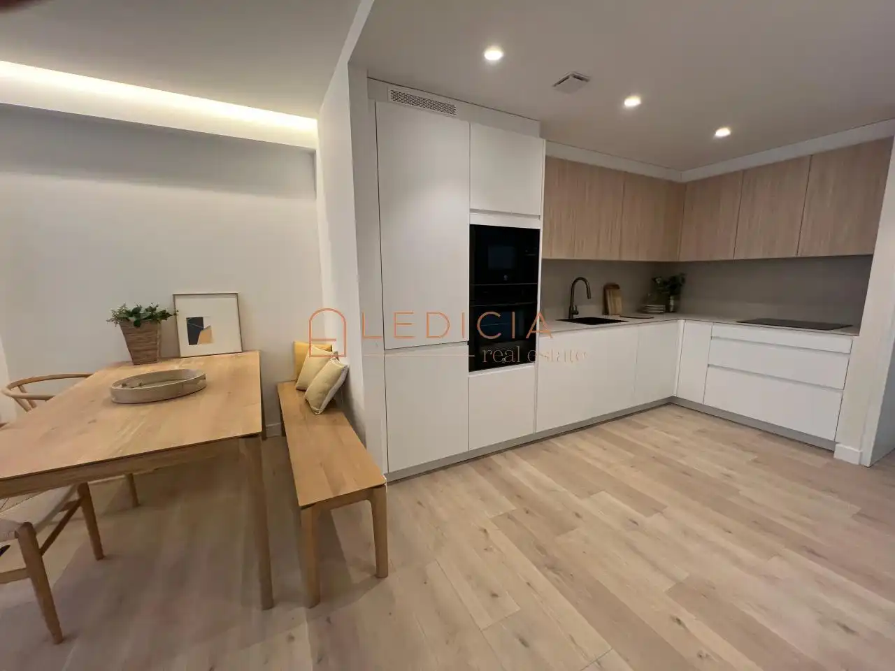 Flat with lift for sale in Sanjurjo Badía, imagen 2