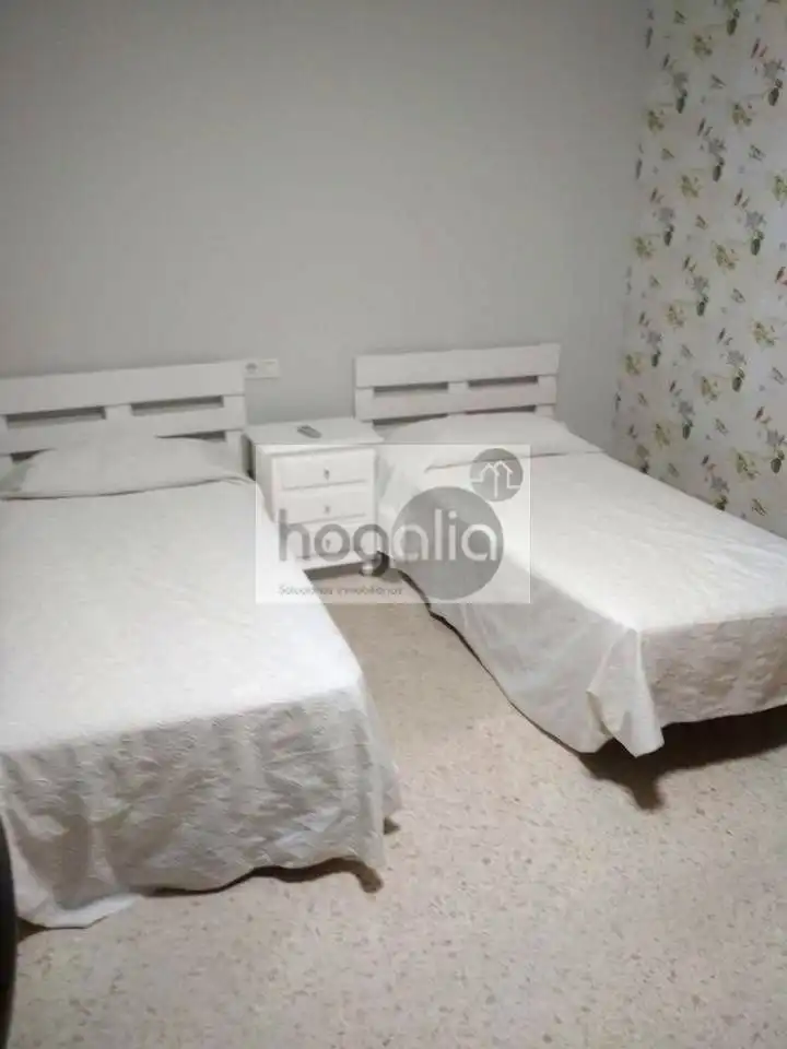 Habitación de Piso de alquiler en Sevilla con Aire acondicionado, Amueblado y Balcón