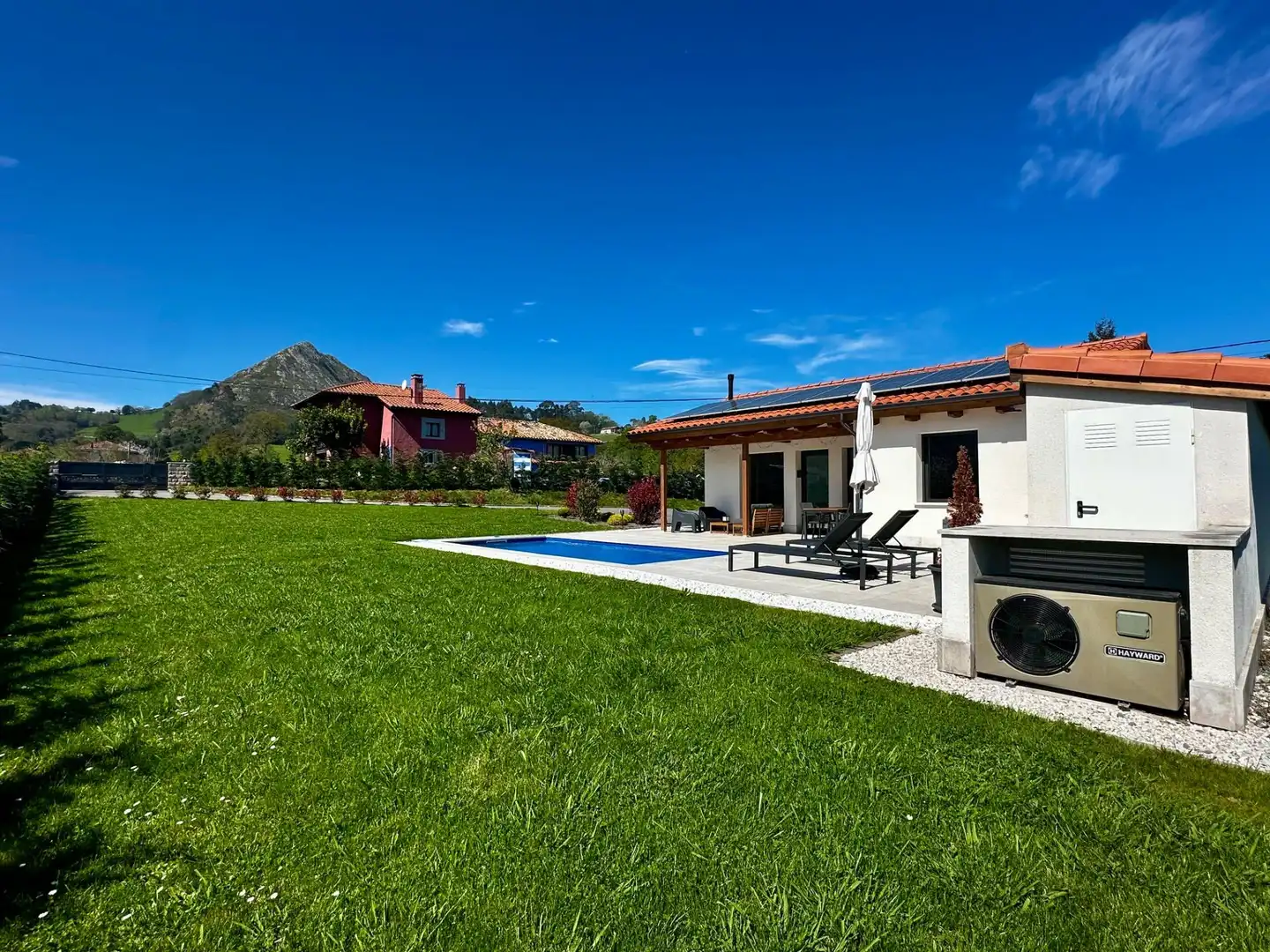 Vista exterior de Casa o chalet en venta en Ribadesella con Aire acondicionado, Calefacción y Jardín privado