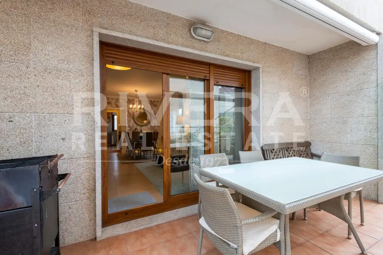 Terraza de Casa o chalet en venta en Sanxenxo con Calefacción, Jardín privado y Parquet