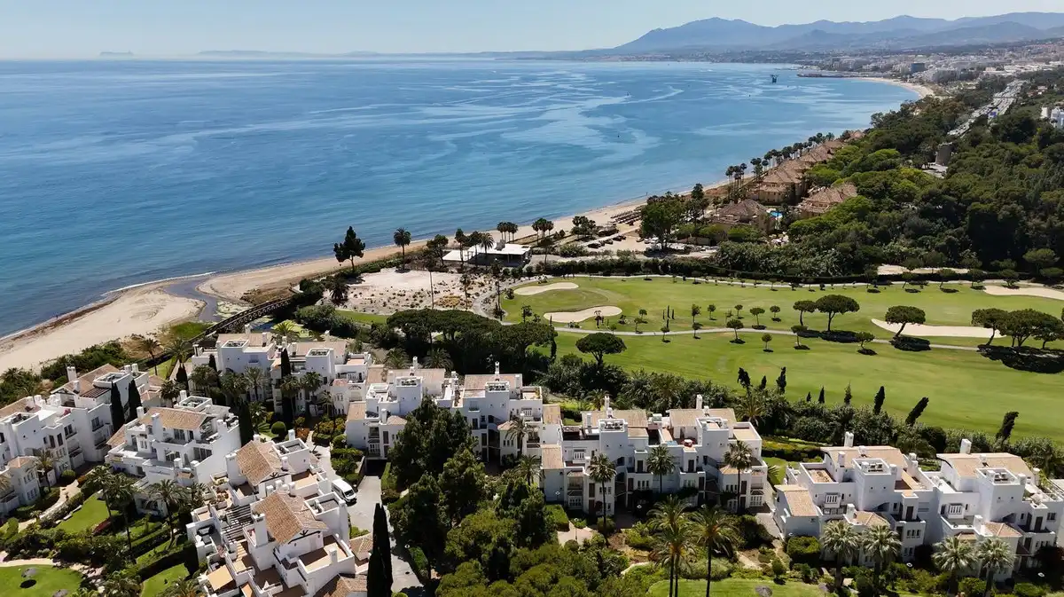 Exterior view of Flat for sale in Marbella  with Air Conditioner, Terrace and Storage room