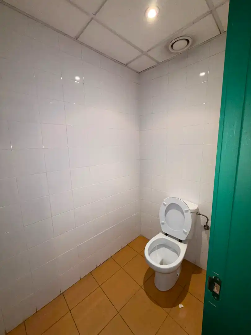 Bany de Local de lloguer en Valladolid amb Aire condicionat
