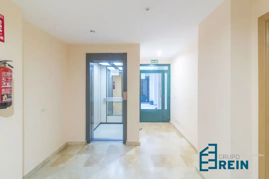 Flat for sale in Recas  with Air Conditioner, Heating and Alarm