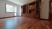 Sala d'estar de Pis en venda en Bilbao  amb Balcó