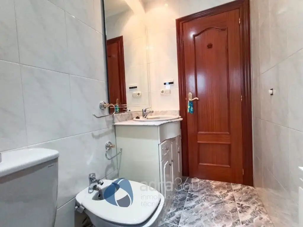 Badezimmer von Wohnung zur Miete in  Logroño mit Heizung, Terrasse und Möbliert