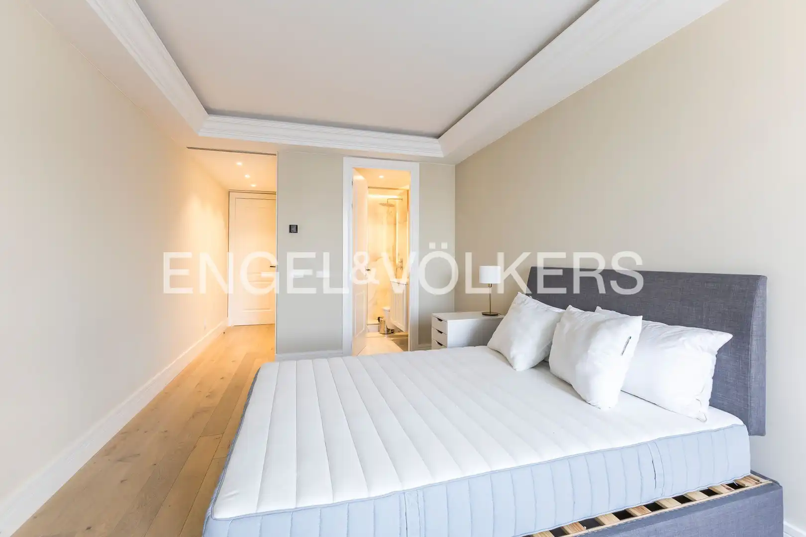 Flat with terrace to rent in Diego de León, imagen 31