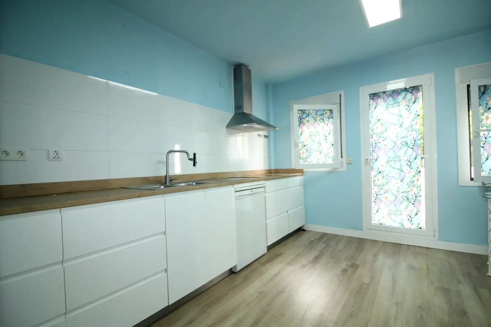Kitchen of Detached homes for sale in El Portil  with Terrace, Storage room and Community pool