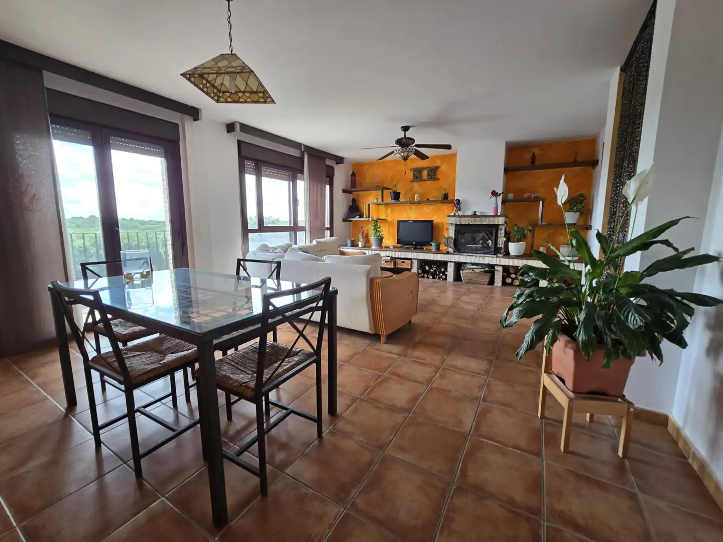 Sala d'estar de Casa o xalet en venda en Chiloeches amb Calefacció, Jardí privat i Piscina