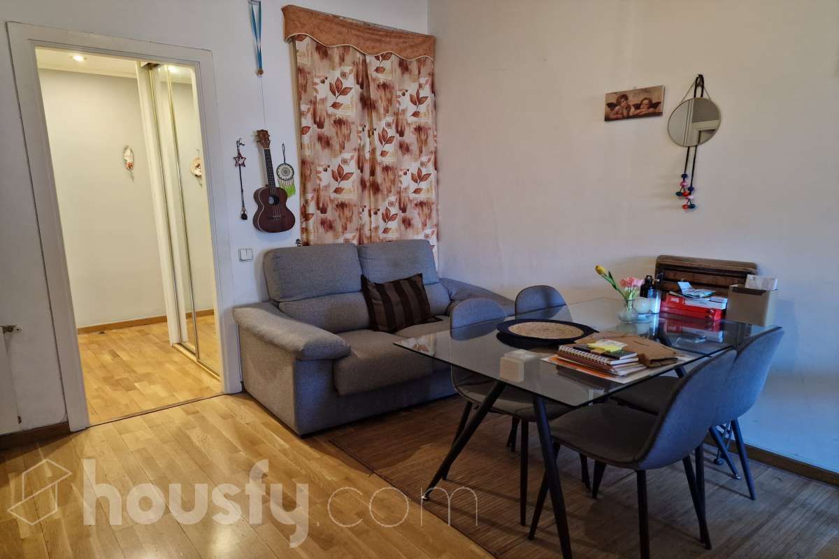 Flat for rent in Carrer de Còrsega, El Camp de l'Arpa del Clot
