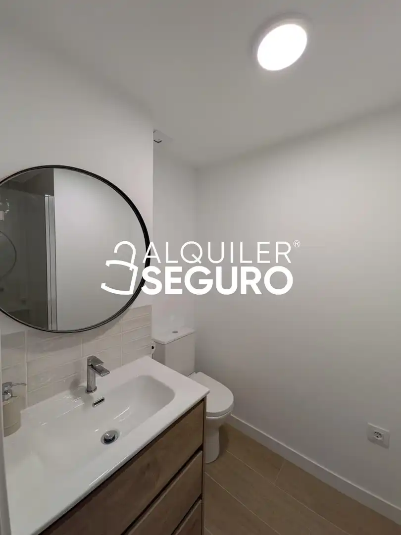 Badezimmer von Wohnung zur Miete in Chinchón mit Klimaanlage, Heizung und Terrasse