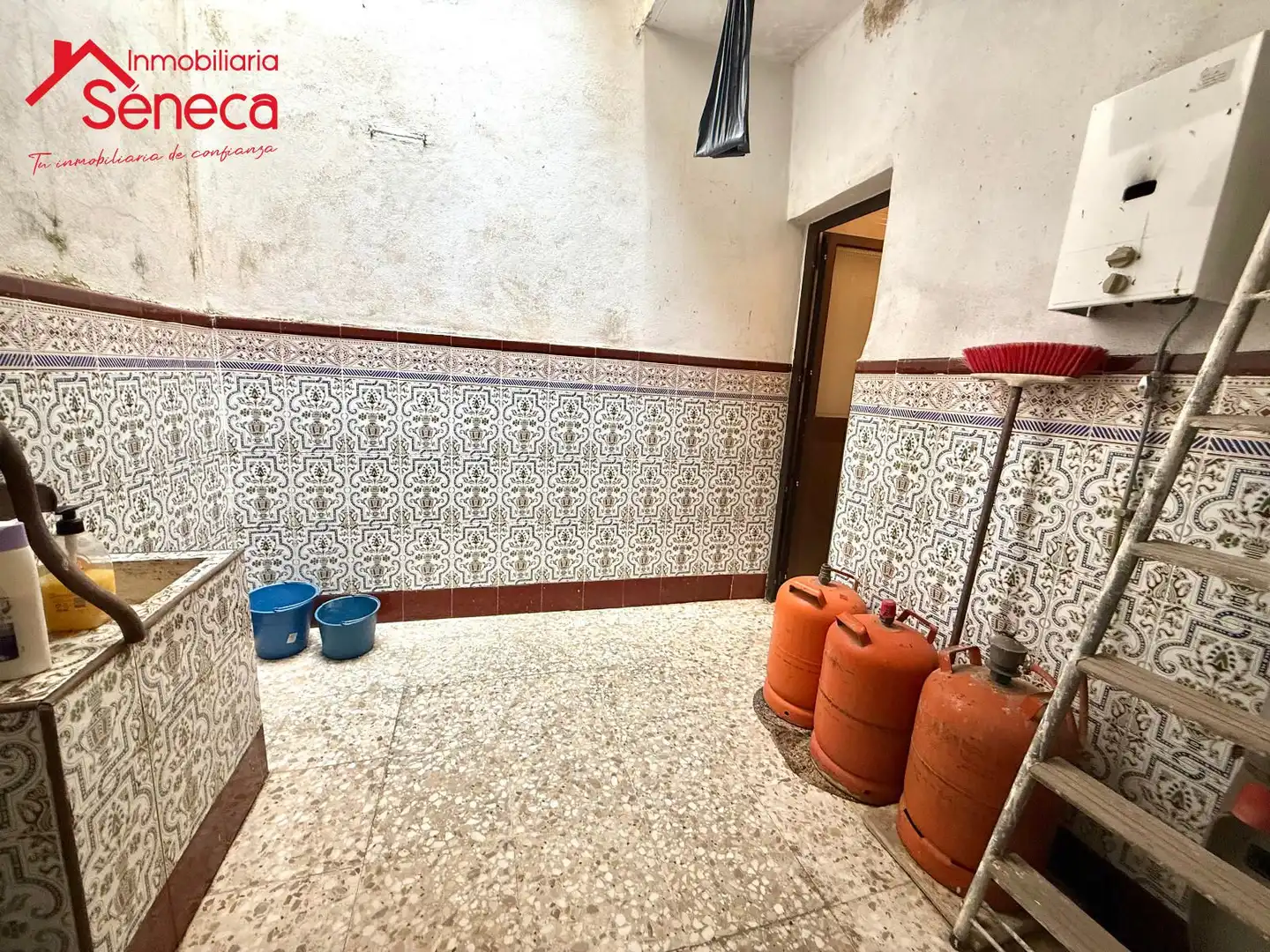 Cuina de Casa adosada en venda en Córdoba amb Calefacció, Terrassa i Moblat