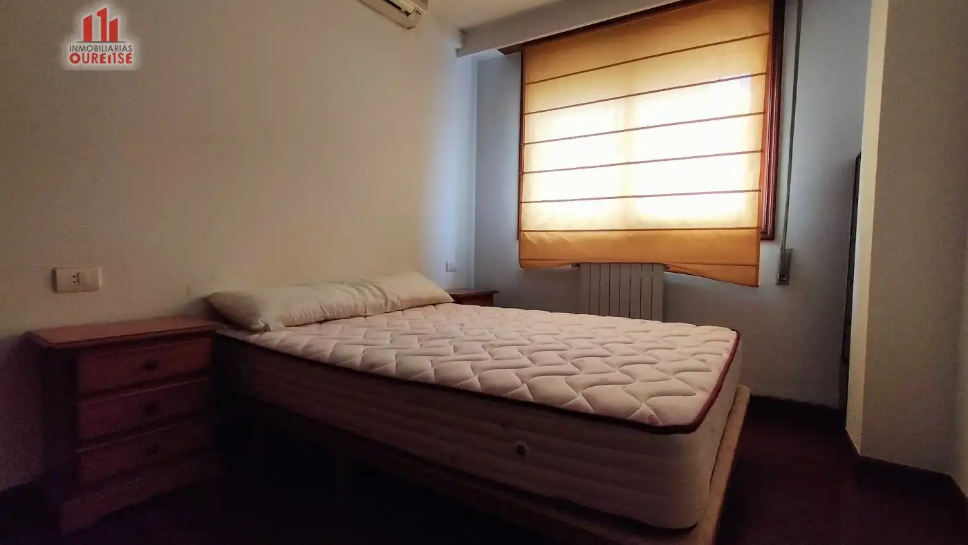 Schlafzimmer von Wohnung zur Miete in Ourense Capital  mit Klimaanlage, Heizung und Möbliert
