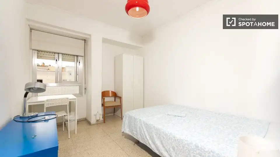 Habitación de Piso de alquiler en Valencia con Aire acondicionado, Calefacción y Amueblado