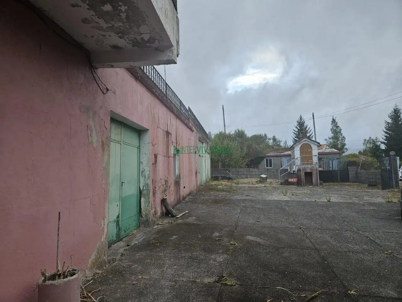 Vista exterior de Casa o xalet en venda en Covelo amb Calefacció, Jardí privat i Terrassa