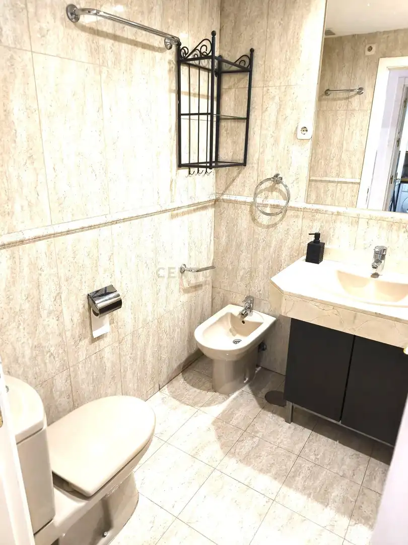 Bany de Apartament en venda en Madrid amb Balcó