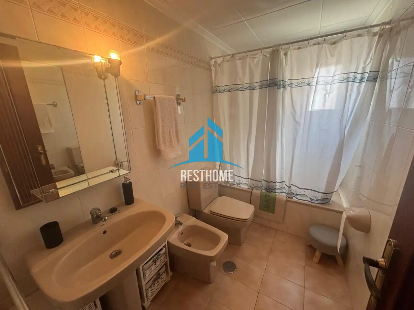 Baño de Apartamento de alquiler en Cullera con Aire acondicionado, Amueblado y Piscina comunitaria