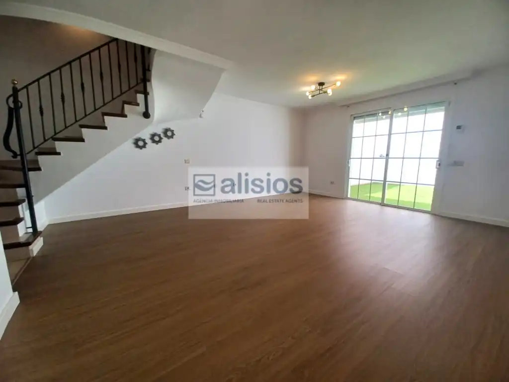 Sala de estar de Casa adosada en venta en San Isidro