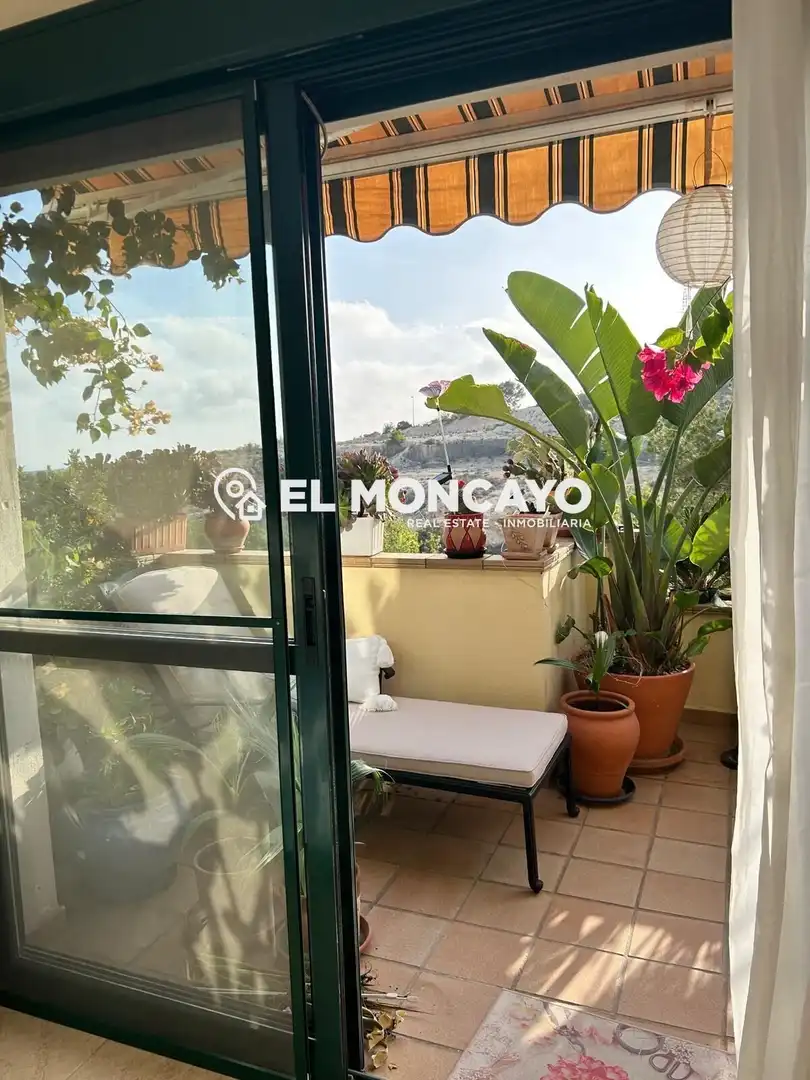 Terrassa de Casa adosada en venda en Orihuela amb Aire condicionat, Calefacció i Jardí privat