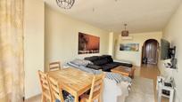 Sala d'estar de Apartament en venda en Fuengirola amb Aire condicionat, Calefacció i Moblat