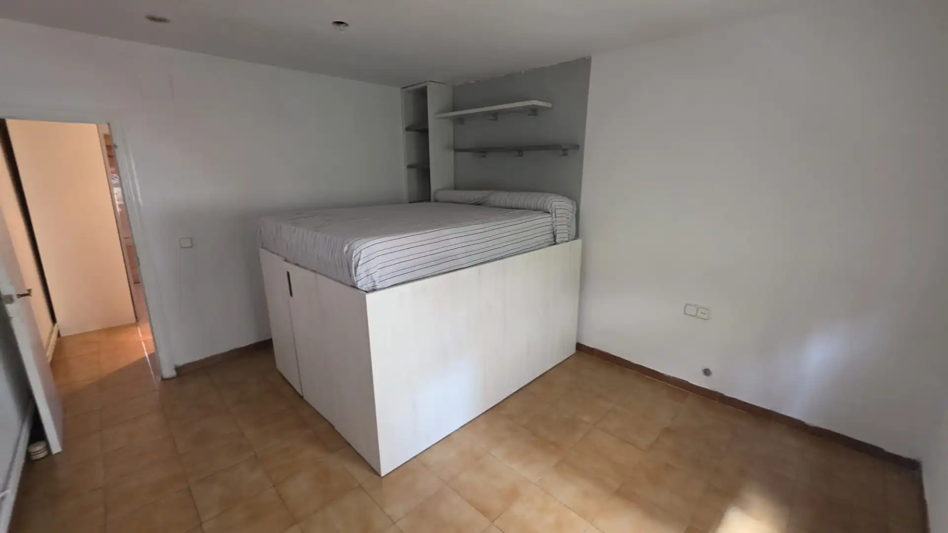 Dormitori de Casa adosada en venda en Barcelona amb Aire condicionat, Jardí privat i Terrassa