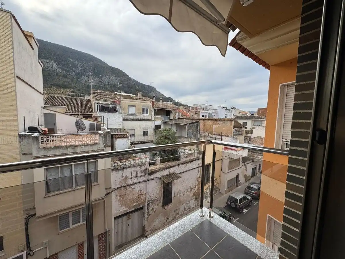 Vista exterior de Piso en venta en Simat de la Valldigna con Aire acondicionado y Trastero