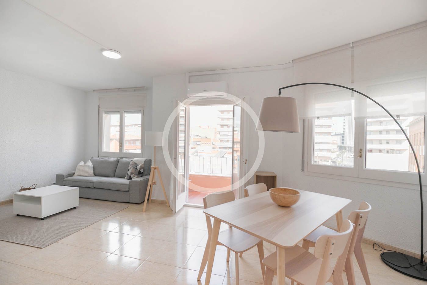 Sala d'estar de Pis de lloguer en Cornellà de Llobregat amb Aire condicionat, Calefacció i Moblat