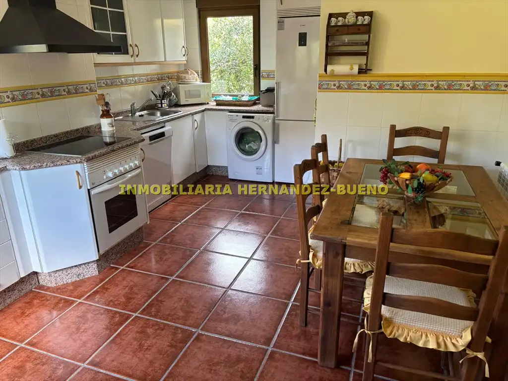 Cuina de Casa o xalet en venda en Sequeros amb Calefacció, Jardí privat i Terrassa