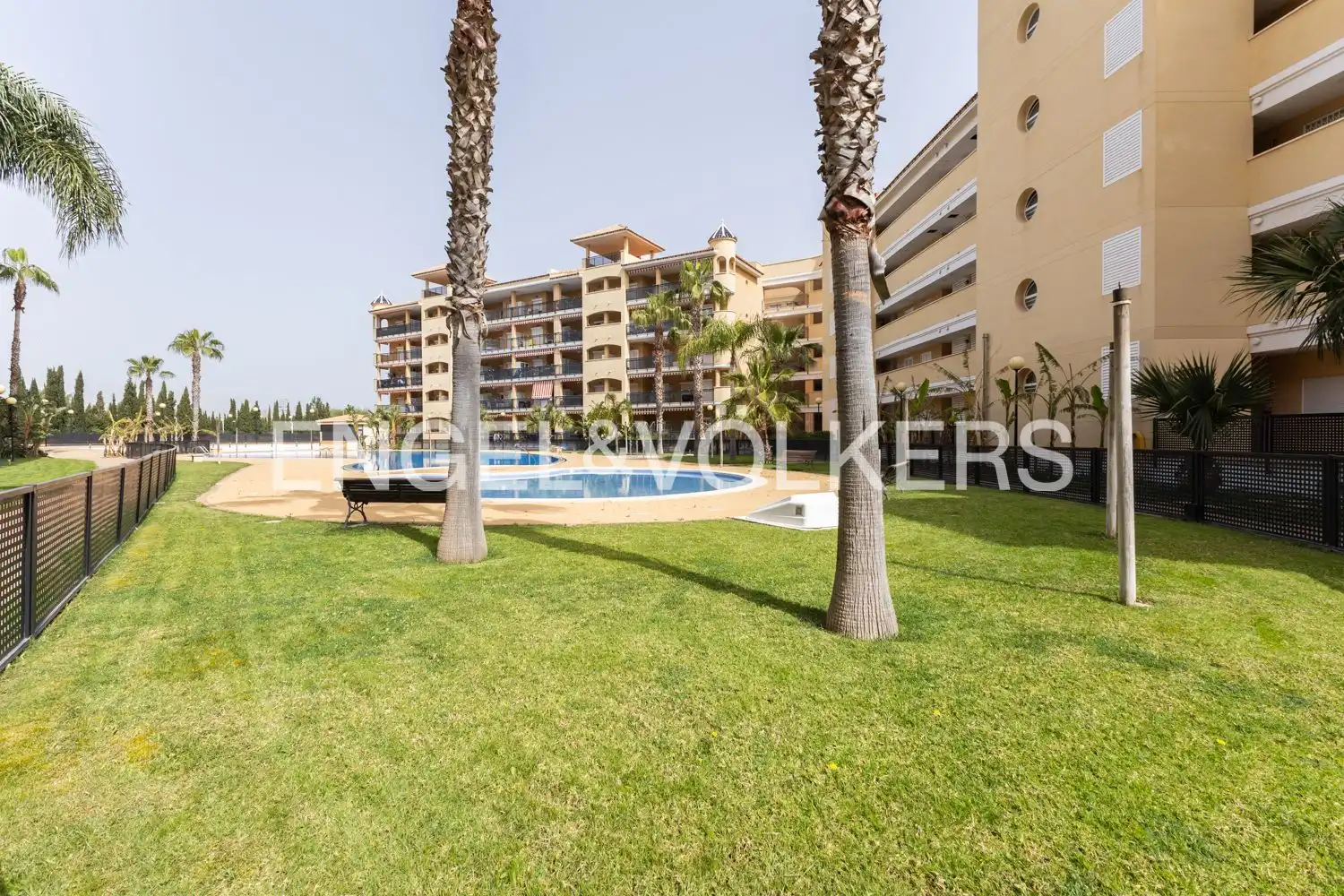 Vista exterior de Pis en venda en Canet d'En Berenguer amb Aire condicionat, Calefacció i Jardí privat