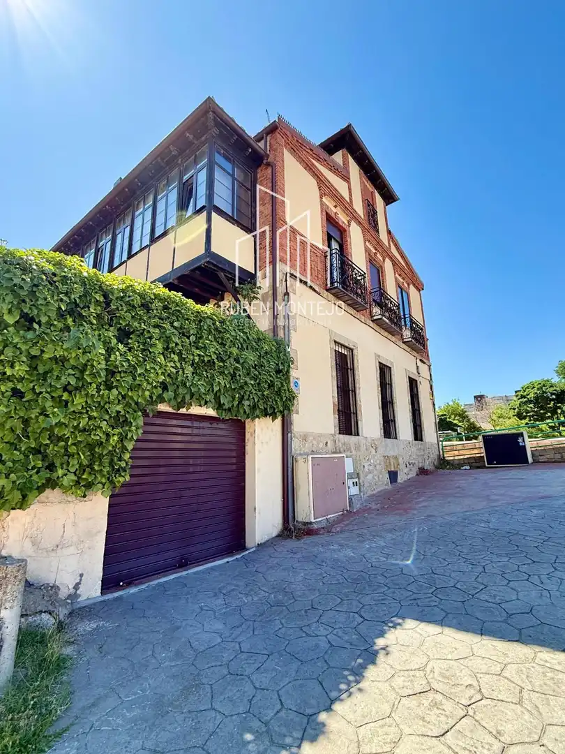 Außenansicht von Einfamilien-Reihenhaus zur Miete in Salamanca mit Heizung, Terrasse und Abstellraum