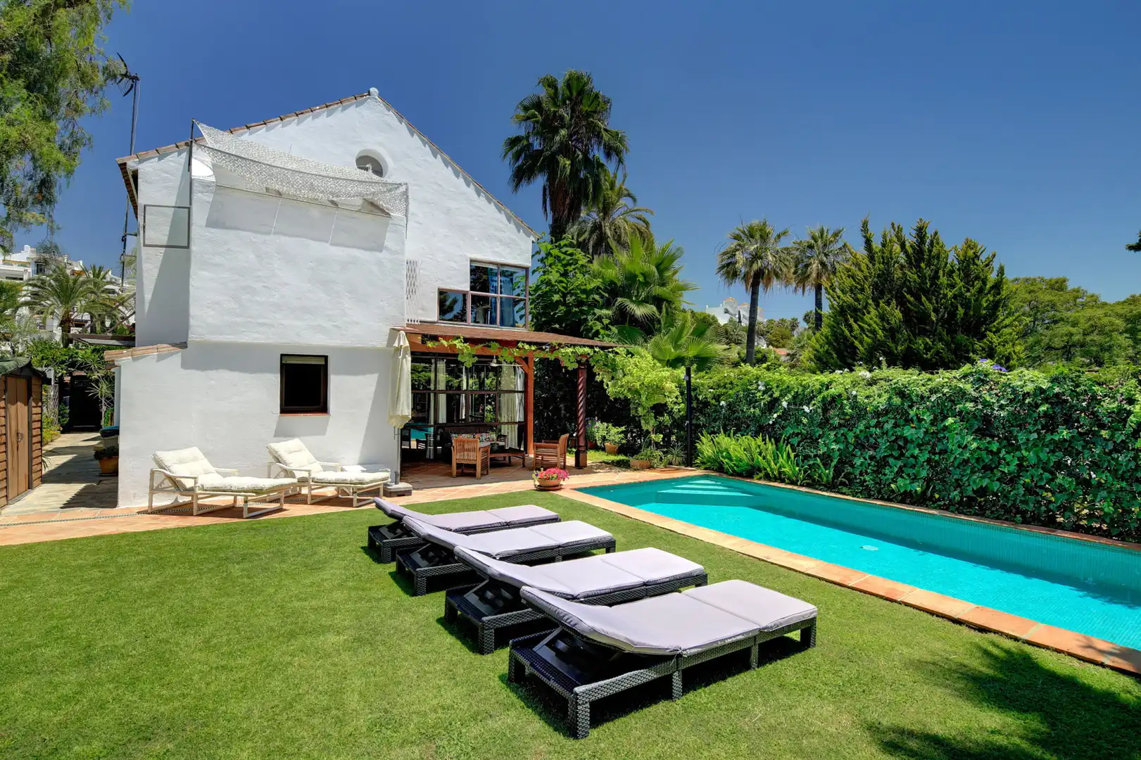 Jardí de Casa o xalet de lloguer en Marbella amb Jardí privat, Terrassa i Piscina