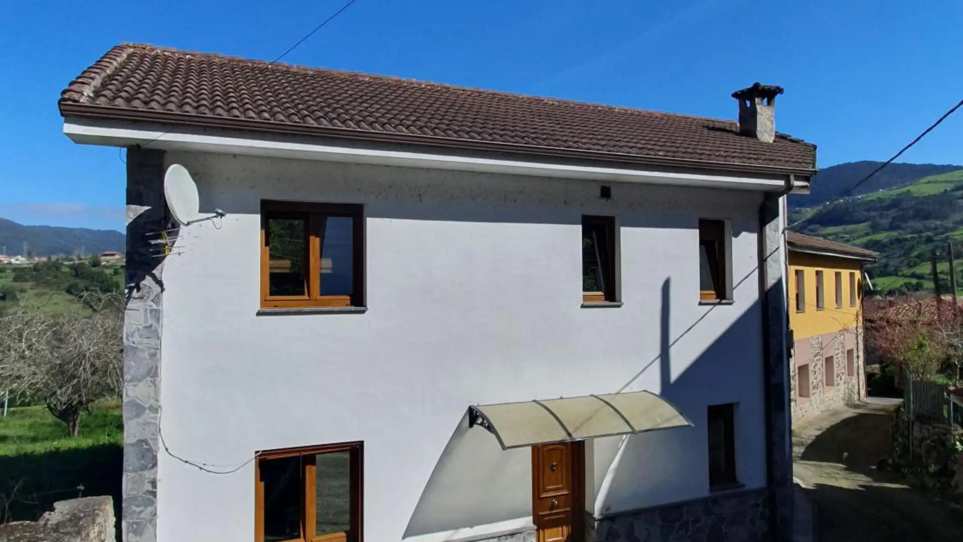 Vista exterior de Casa o xalet en venda en Candamo amb Calefacció, Terrassa i Traster