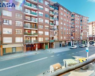 Vista exterior de Pis en venda en Bilbao  amb Calefacció i Balcó
