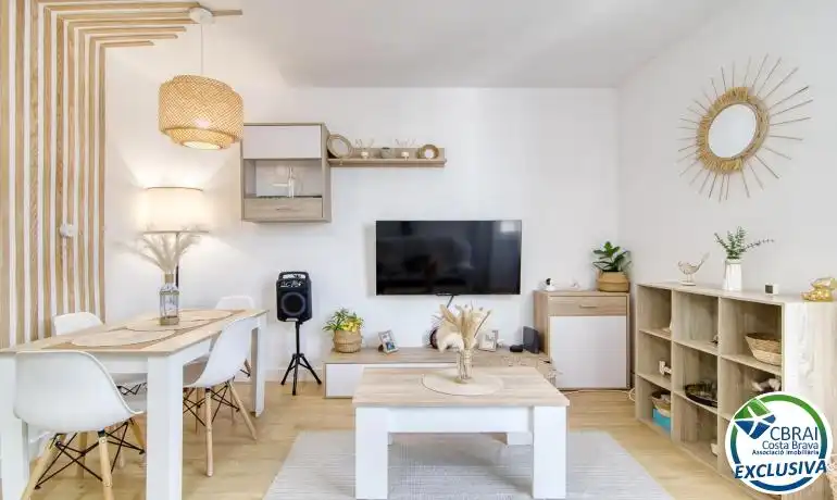 Sala d'estar de Apartament en venda en Roses amb Terrassa i Moblat