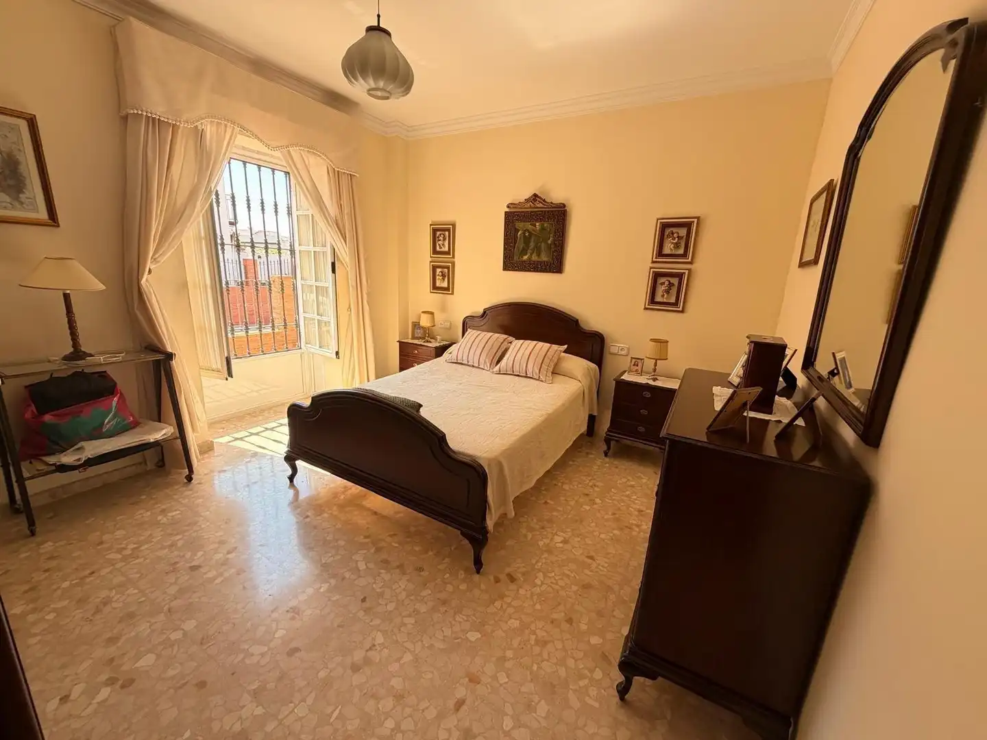 Dormitori de Casa o xalet en venda en Morón de la Frontera