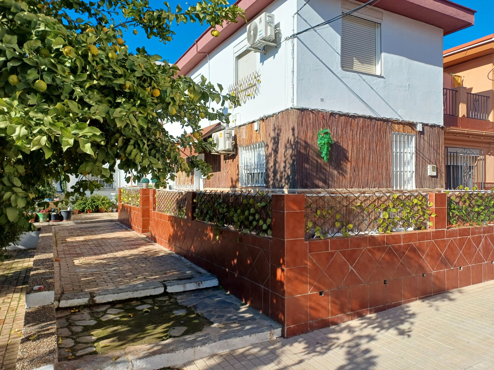 Exterior view of Single-family semi-detached for sale in Santiponce  with Air Conditioner and Balcony