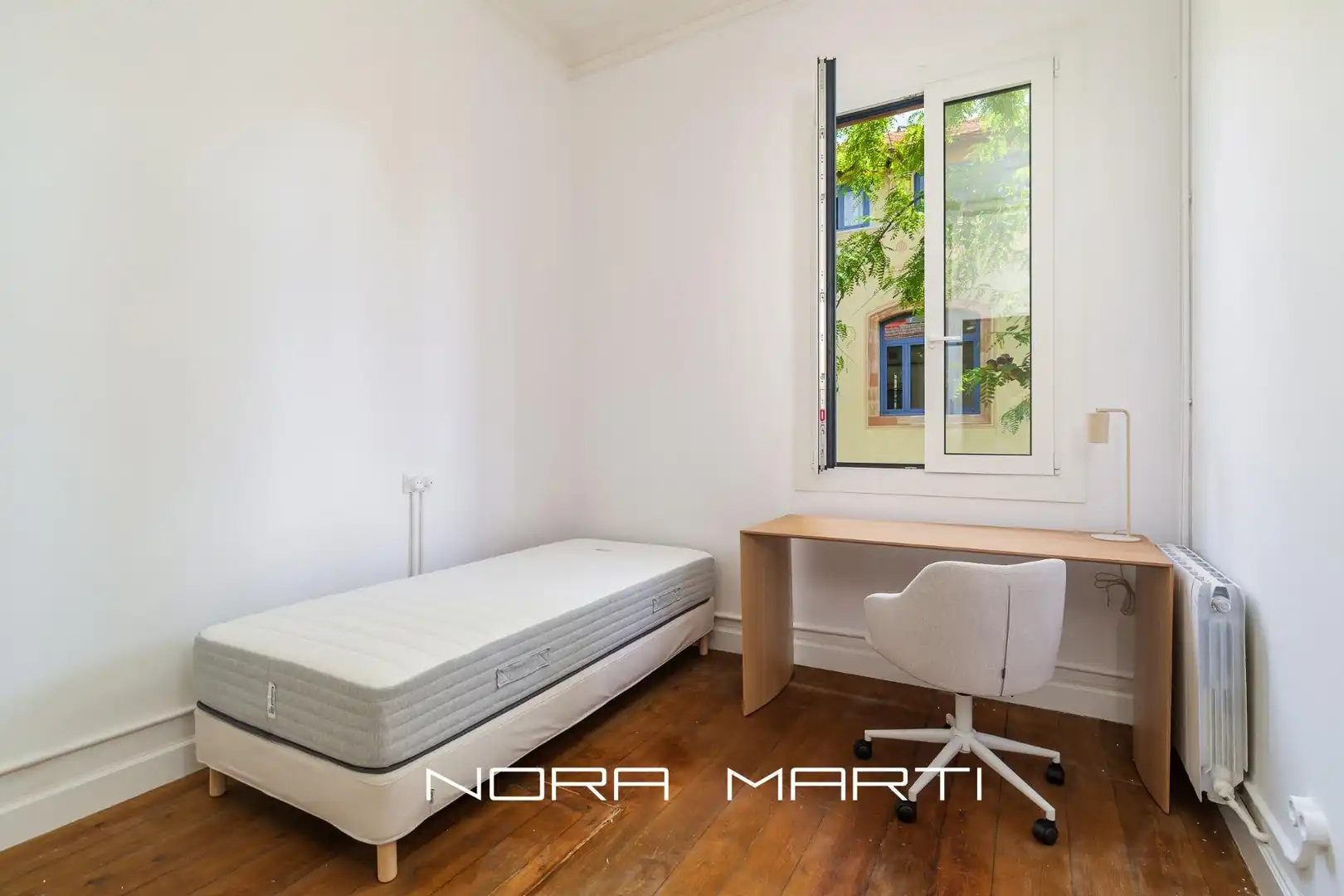 Schlafzimmer von Wohnung zur Miete in Barcelona mit Klimaanlage, Heizung und Privatgarten