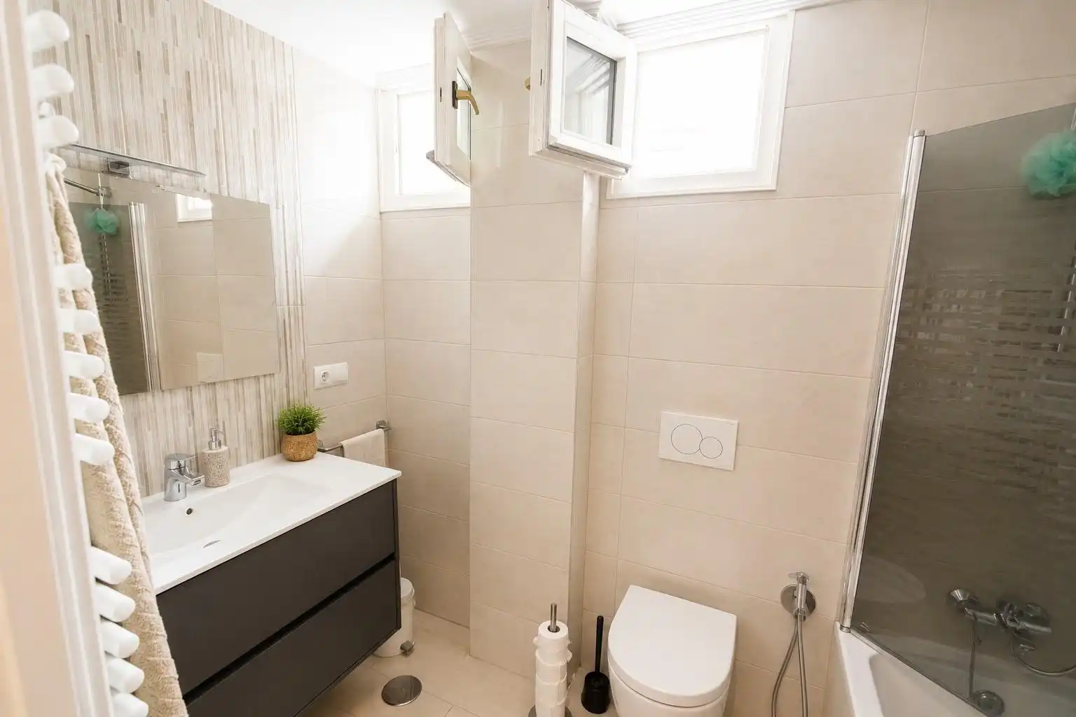 Bathroom of Flat for sale in Santander  with Community pool