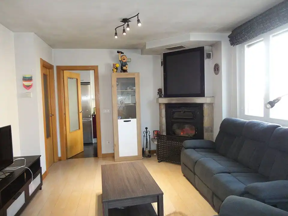 Sala d'estar de Casa o xalet en venda en Palacios de la Sierra amb Calefacció