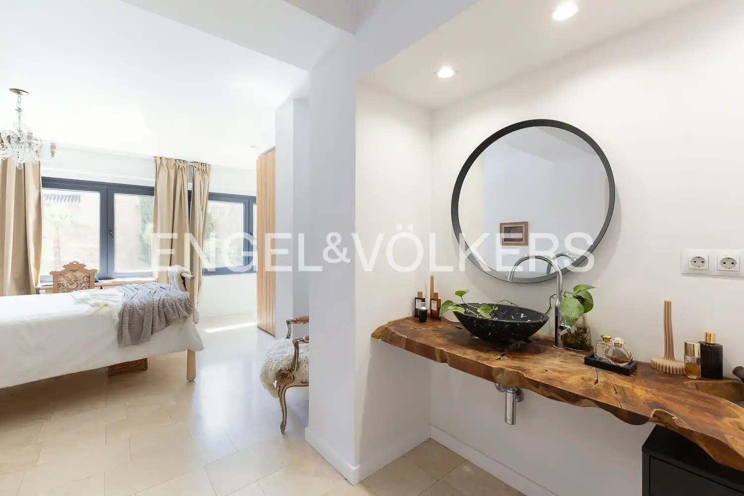 Bedroom of Flat for rent in Valencia  with Air Conditioner, Heating and Terrace