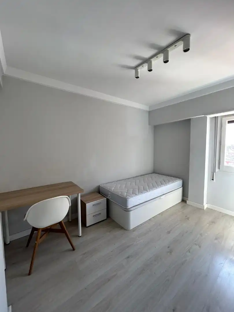 Habitación de Piso de alquiler en Zaragoza con Calefacción, Amueblado y Horno
