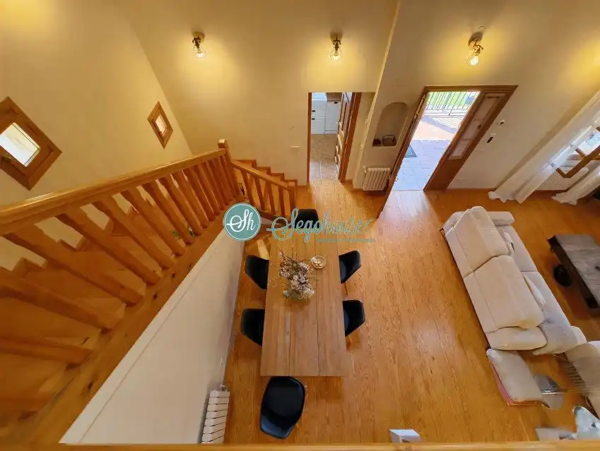 Casa o chalet en venta en Palazuelos de Eresma con Calefacción, Terraza y Amueblado