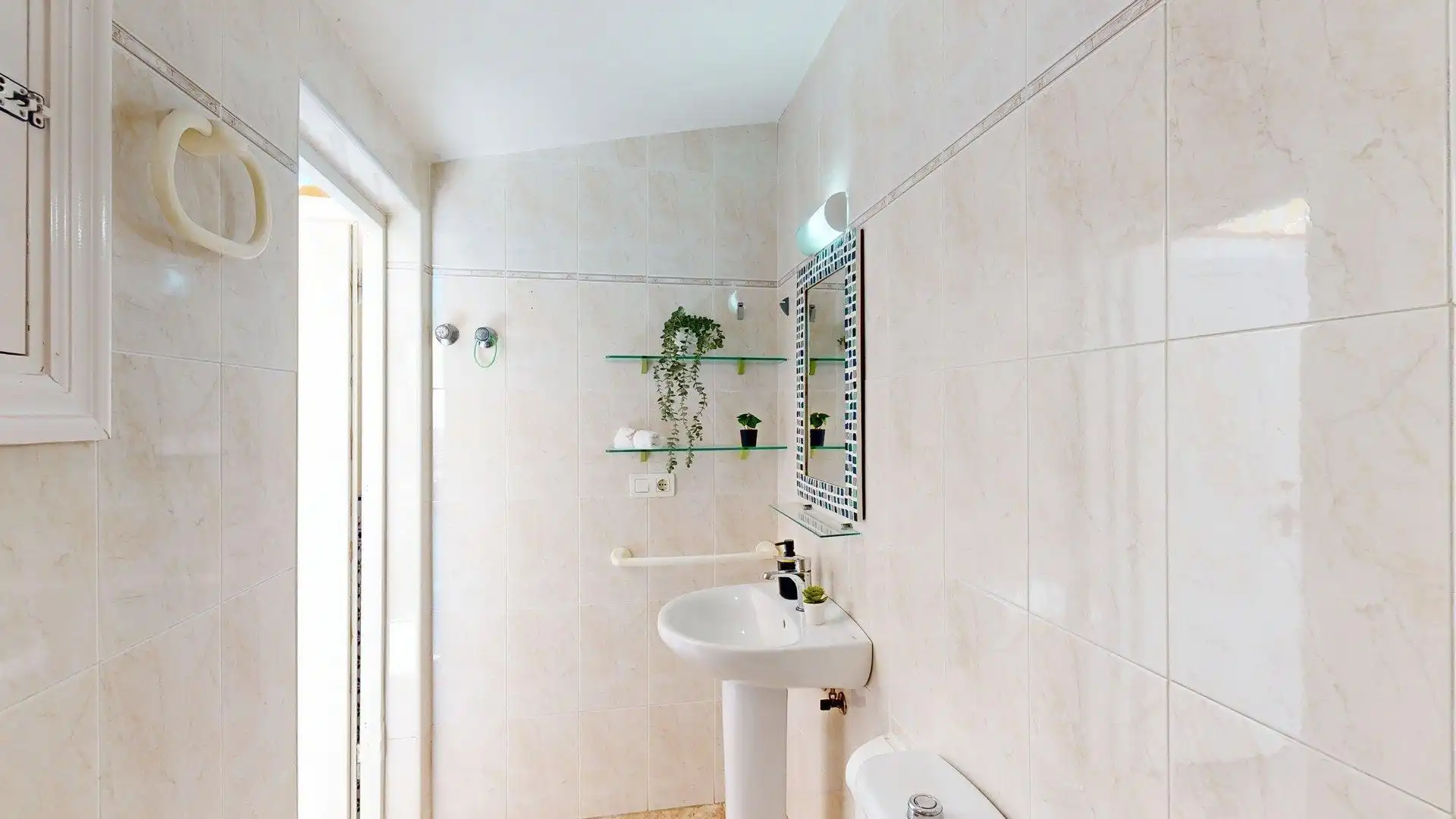 Baño de Casa adosada en venta en Pilar de la Horadada con Jardín privado, Terraza y Balcón