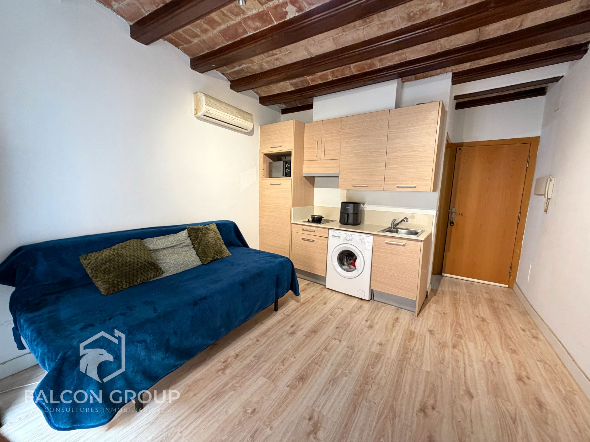 Sala d'estar de Pis en venda en Vilanova i la Geltrú amb Moblat i Balcó