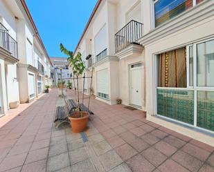 Vista exterior de Casa adosada en venda en Alzira amb Aire condicionat i Terrassa