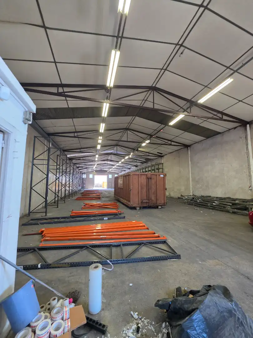 Fabrikhallen zur Miete in Canovelles