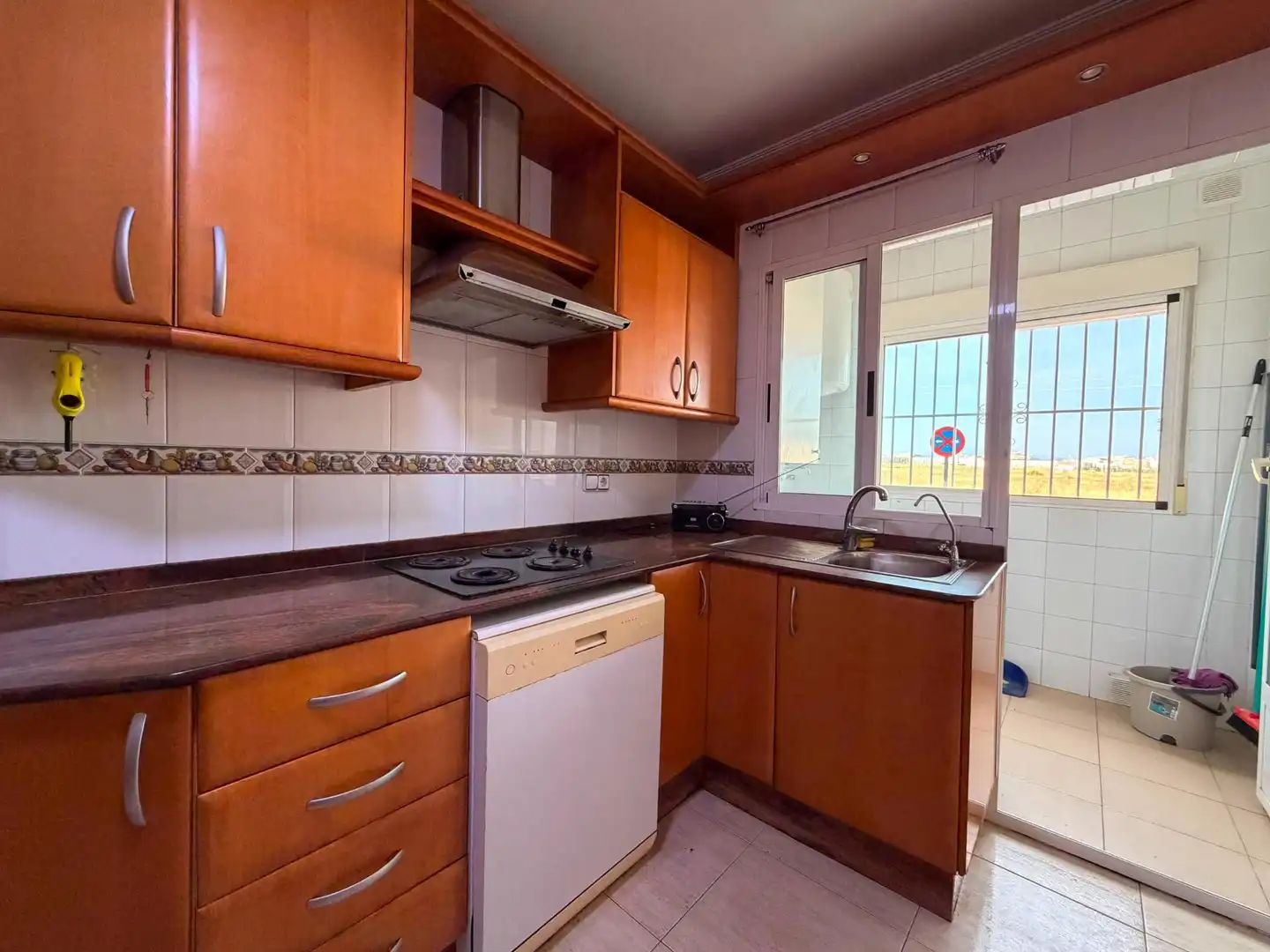 Küche von Erdgeschoss zur Miete in Murcia mit Klimaanlage, Privatgarten und Terrasse